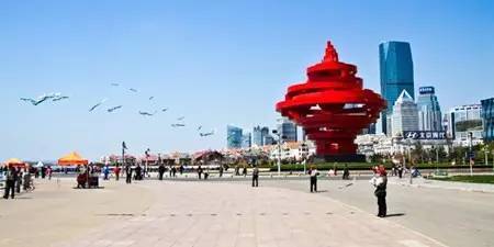 1. 青岛市委市政府办公巨较大楼：较高楼较大厦的虚虚假光环