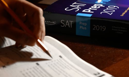 伤官不见官在命理上究竟是好是坏，有何具体影响？
