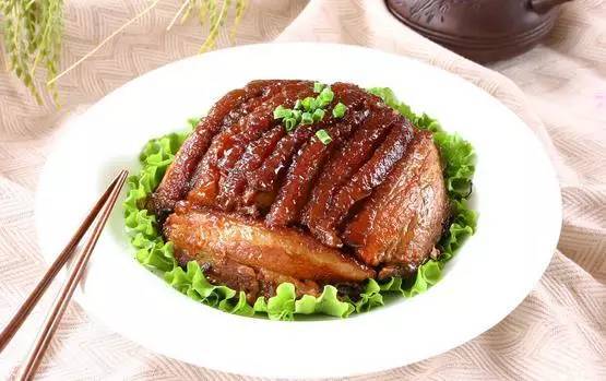 梅菜扣肉的传奇：梅菜与肉的完美邂逅