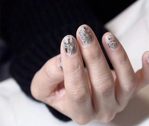 指甲的形状与颜色：风水与五行的象征