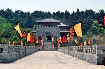 三、 美食&温泉：别说我没提醒你吃太多会变成“三国胖子”