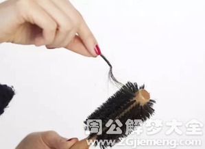 梦见自己头发掉好多块是什么预兆或暗示？