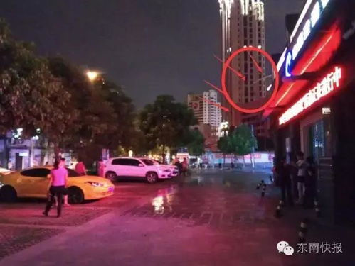 人民广场奇遇记：当广场舞大妈遇上AI机器人