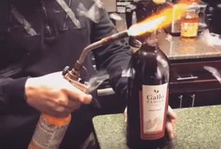 酒瓶爆炸是怎么回事,酒瓶突然炸裂