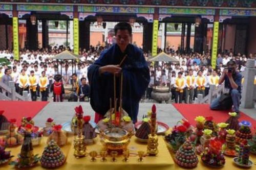 “正月祭奠：文化记忆传承变迁，揭秘民俗爆款之谜”
