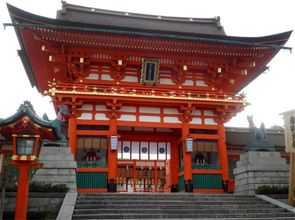伏见稻荷较大社：千本鸟居下的神秘之旅