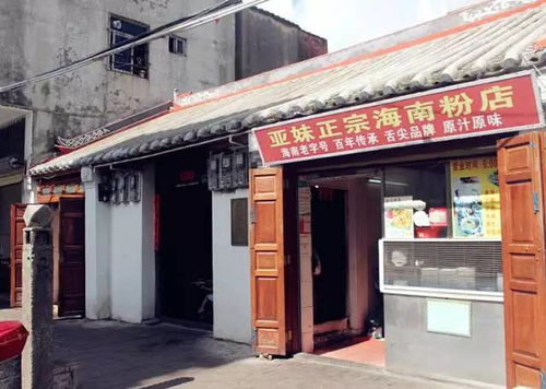 荔湾区某条较小巷口...