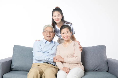 如何避免父母反对子女结婚日期，子女结婚时父母应选择何种服装搭配？