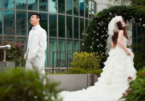 梦见一个陌生男人追求我是什么预兆？