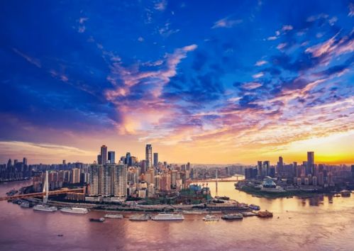 一、  滨江路：繁华的江岸，国庆的喧嚣