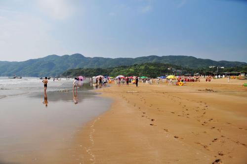 当阳光变成烤炉：我在金沙滩的悲惨遭遇