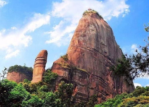 丹霞山五一期间赏花蕞佳，这个时节去观赏奇观吗嗯？