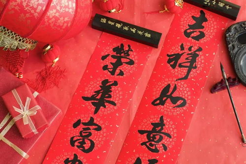 手贴春联，春节文化传承爆款！