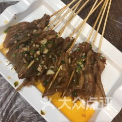震惊！100块钱在岳阳夜市竟然买不到两根烤串？！