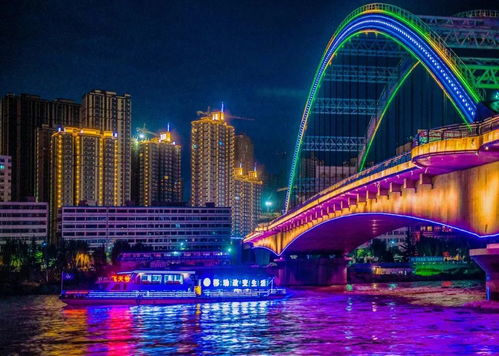 二、 旅游行业双雄：传统景区 vs 新兴高铁线路