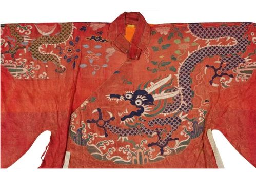 二、 明代服饰的最主要特征：色彩与纹样的交织