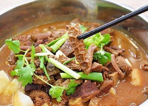 一、 红锅牛杂——老成都的街头记忆（或者是记忆的碎片）
