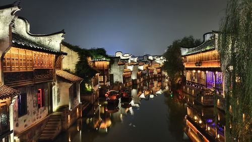 夜幕降临，烧烤的魅力开始爆发