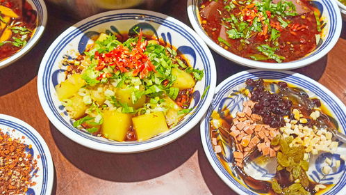五、 夜宵终章：龙抄手二楼夜店版（别叫它夜店）