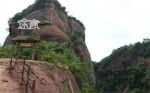 寨下巨峡谷：三角环绕之美