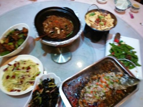 三、配菜与酱汁：细节决定命运
