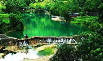 景点：人山人海 vs 秘境探索