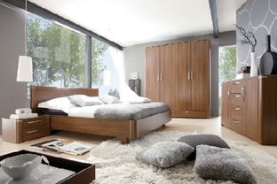 床头靠墙：平安感满满