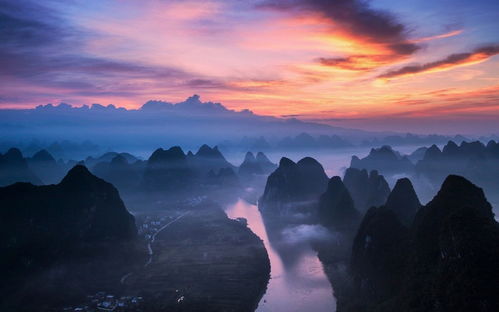 忽然想到一句话：“行走于此，就等于跑进自己的回忆。” 这句话到底是来自谁？或许是一位无名旅者，或许只是我们心中的共鸣。