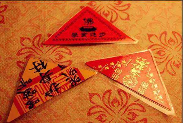 一、 先把「猪年」和「生肖猪」拆散，再塞进「化解太岁」的锅里