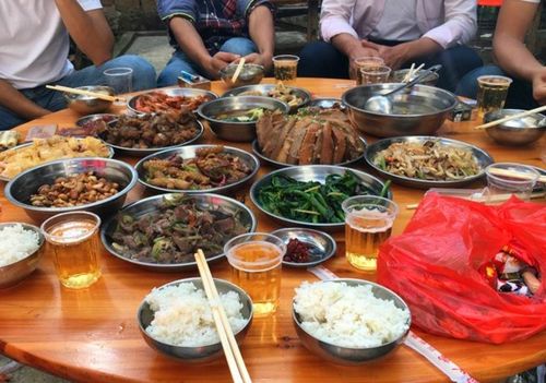 餐桌礼仪：文明古国的基石