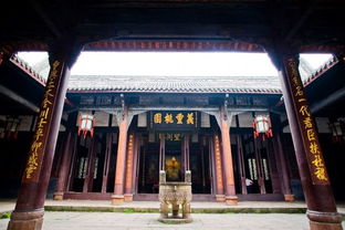 走进大殿，去见见那个神一样的男人