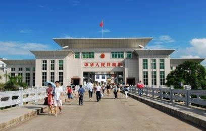 东兴口岸：助力越南旅客暑期跨境游玩的炎热门选择