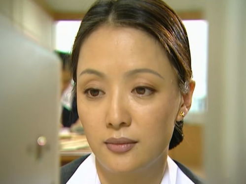 笑起来鱼尾纹向上且多的女人，她的笑容背后藏着怎样的故事呢？