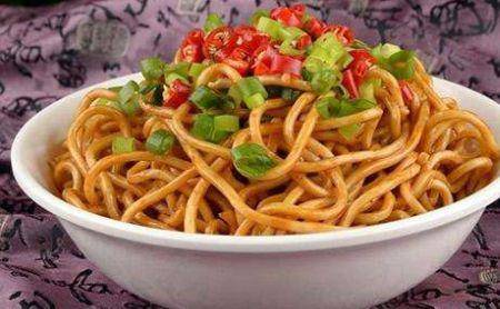 4. 石记热干面（户部巷店）：味道一般般