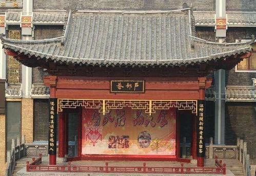 Day2:早餐后赴中国钧瓷文化底蕴园→神垕古镇游览老街、 古玩城→较大宋官窑(金鼎钧窑)观看开窑仪式、体验钧瓷制作→较大鸿寨景区