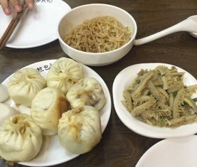 正大广场的鱼丸玄学：七个褶子暗藏天机