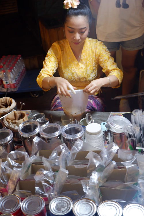 傣族节日风俗：泼水狂欢，美食盛宴，民族风情浓！