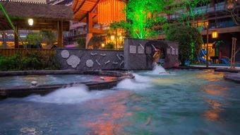 傣族风情：泼水节狂欢，长街宴美食，特色建筑文化
