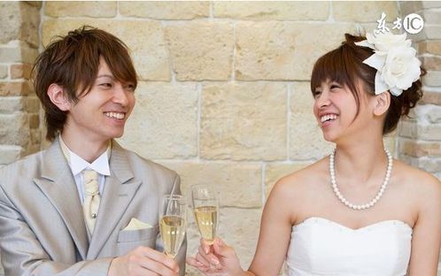 男命八字中坐偏印，是否预示着娶二婚之妻，八字中会出现二婚的迹象吗？
