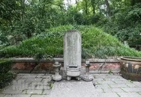 2026年10月扫墓最吉利的日子是哪天？2026年几月份起坟最合适？