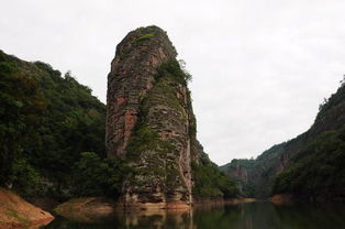 2、峨嵋峰：天然风光与奇幻传说并存