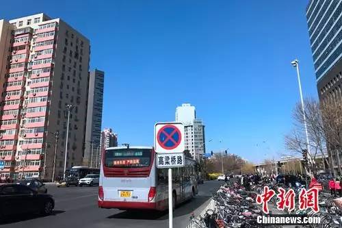 三、 探索商厦内的精品天地：从潮流到传统方式