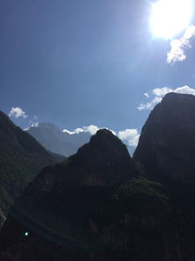 虎跳峡：巨大天然的鬼斧神工 (小心石头砸到!)