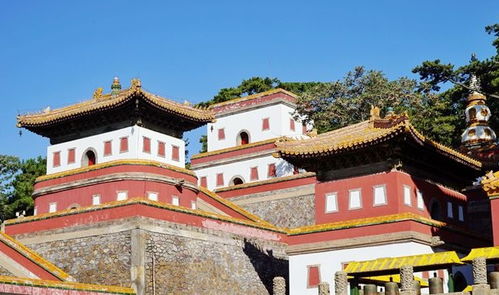 外八庙：那些金光闪闪的寺庙