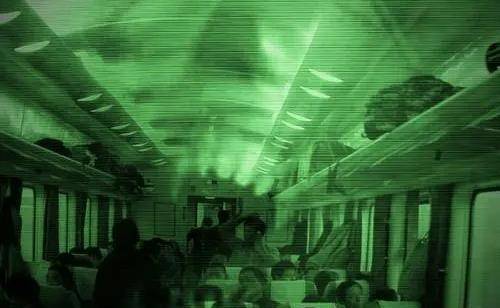 拥挤车厢里的意外惊喜：5022次列车的真实实故事