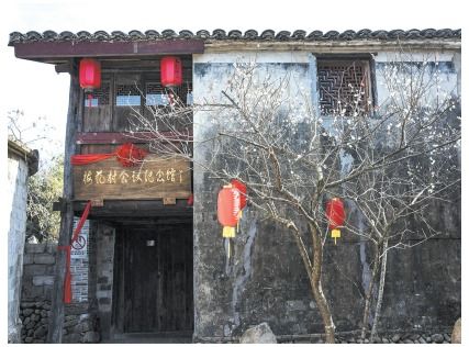 关于纪念馆周边的小吃：烤洋芋是王道