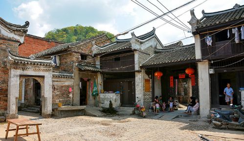 二、 古建筑群：明清文化的瑰宝