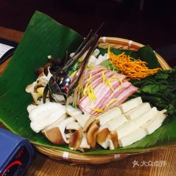 炸串摊的哲学思考：地沟油里吃出人生真谛