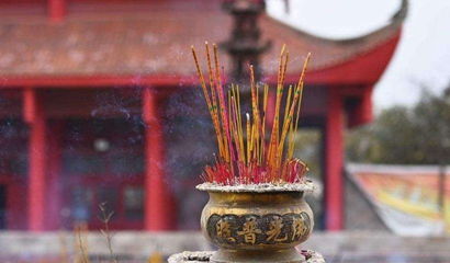 为什么一定要在特定的日子上香？