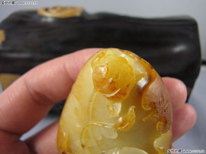 黄玉聚宝盆，财源滚滚来